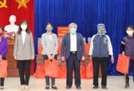 Đảng ủy Khối doanh nghiệp thành phố: Trao quà hỗ trợ những gia đình khó khăn do ảnh hưởng dịch Covid-19