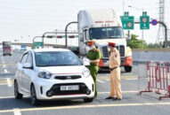 Kiểm tra 13.403 người đi qua các chốt kiểm soát ở cửa ngõ thành phố