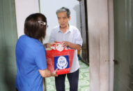 Trao 5.200 suất thực phẩm miễn phí cho người dân nghèo trong ngày thứ 2 triển khai chương trình “Triệu bữa cơm”