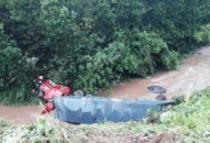 Tài xế thoát chết thần kỳ trong vụ 2 xe đầu kéo đấu đầu rồi rơi xuống vực