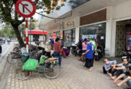 Tiềm ẩn nguy cơ lây nhiễm dịch bệnh từ những điểm phát quà từ thiện, hiệu thuốc, nơi bán các nhu yếu phẩm