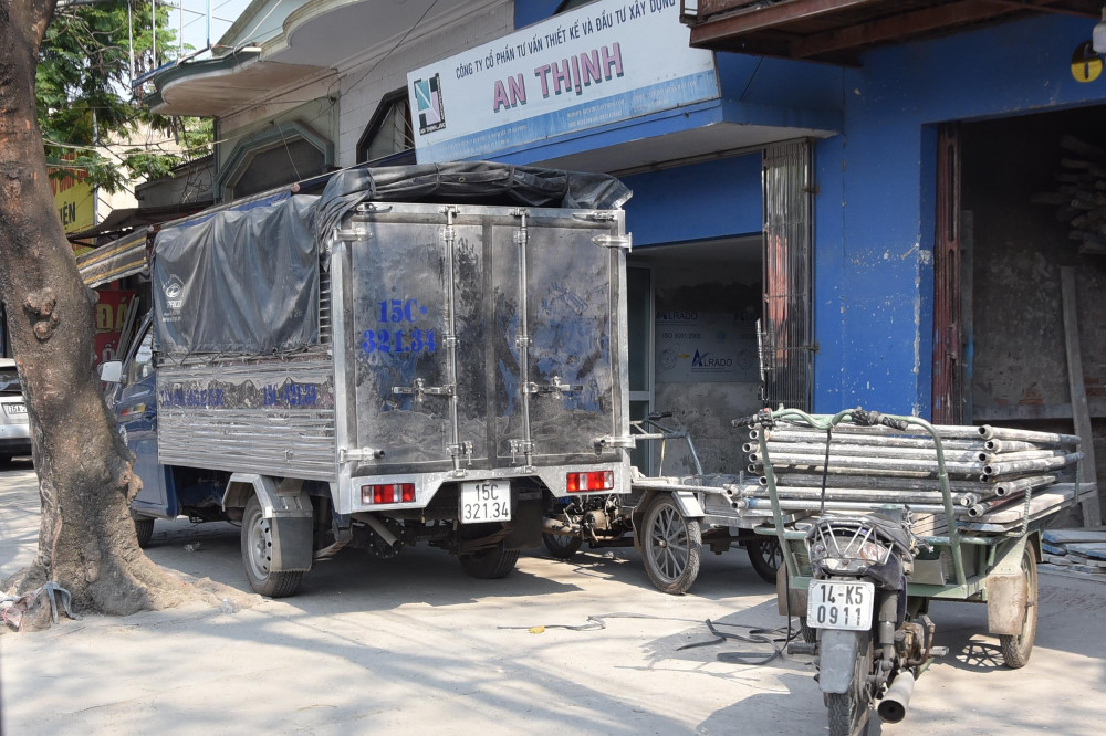 Qua kiểm tra đa số các vỉa hè bị lấn chiếm làm nơi ddooooxxe, tập kết vật liệu xây dựng