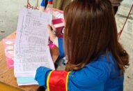 Cô gái khuyết tật một tay xung phong tham gia chốt kiểm soát dịch COVID-19 tại Tổ dân phố 16 (phường Thành Tô, quận Hải An)