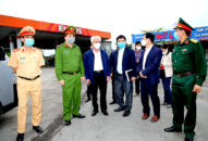 Phó Chủ tịch UBND thành phố Nguyễn Đình Chuyến kiểm tra Chốt kiểm soát dịch COVID-19 liên ngành tại các cửa ngõ thành phố