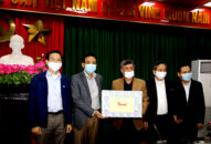 Phó Chủ tịch Thường trực UBND thành phố kiểm tra, động viên và tặng quà các đơn vị, địa phương trong công tác phòng, chống dịch COVID-19