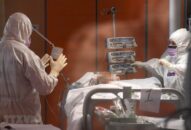 Diễn biến COVID-19 đến 21 giờ 4/4: Số ca tử vong vượt 60.000 người