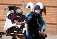 Số ca tử vong do COVID-19 tại Mỹ tăng khủng khiếp, tới gần 50.000 ca