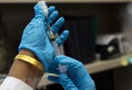 Việt Nam sẽ tiêm thử nghiệm vắcxin ngừa lao để chống COVID-19