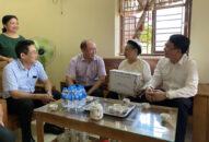 Lãnh đạo thành phố thăm, tặng quà gia đình chính sách, người có công trên địa bàn huyện Tiên Lãng và quận Kiến An