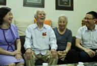 Trưởng ban Tuyên giáo Thành ủy thăm, tặng quà mẹ Việt Nam anh hùng, người có công với cách mạng quận Ngô Quyền