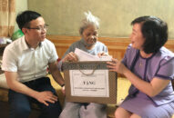 Trưởng Ban Tuyên giáo Thành ủy thăm, tặng quà người có công tiêu biểu trên địa bàn quận Ngô Quyền