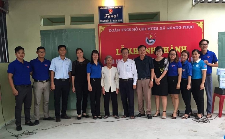 Hà Xuyên cùng cán bộ Huyện đoàn, lãnh đạo xã Quang Phục tham gia lễ khánh thành, trao tặng “Nhà Nhân ái” cho người già cô đơn