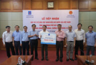 Tập đoàn Dầu khí Quốc gia Việt Nam trao tặng thiết bị y tế ủng hộ thành phố chống dịch