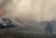 Cột bê tông cản trở xe chữa cháy tiếp cận đám cháy