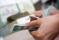 100 nghìn tỉ đồng đang đổ về các ngân hàng