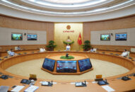 Thủ tướng: Cho phép mở lại các dịch vụ không thiết yếu, trừ vũ trường và karaoke