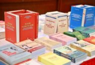 Nghiên cứu sách chính trị là nhiệm vụ thường xuyên của đảng viên