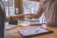 Những nguy cơ và rủi ro tiềm ẩn từ việc vay tiền trên mạng