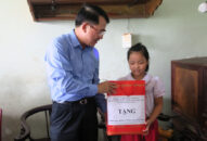 Lãnh đạo thành phố tặng quà trẻ em có hoàn cảnh khó khăn nhân ngày Quốc tế thiếu nhi