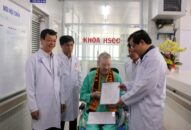 Bệnh nhân phi công người Anh đã xuất viện và được về nước