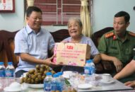 Lãnh đạo quận Lê Chân đi thăm và tặng quà nhân dịp kỷ niệm 73 năm ngày Thương binh – Liệt sỹ