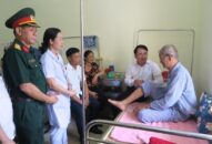 Phó Chủ tịch UBND thành phố Lê Khắc Nam thăm, tặng quà các gia đình chính sách trên địa bàn huyện Tiên Lãng