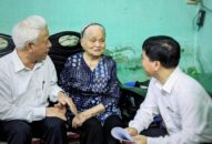 Phó Chủ tịch UBND thành phố Nguyễn Đình Chuyến đi thăm, tặng quà đối tượng chính sách nhân Kỷ niệm Ngày Thương binh Liệt sỹ