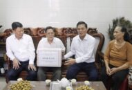 Chủ tịch UBND thành phố thăm, tặng quà đối tượng chính sách, người có công trên địa bàn thành phố