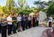 Đoàn cán bộ lãnh đạo thành phố Hải Phòng thăm, viếng nghĩa trang liệt sĩ tại Quảng Trị và Hà Tĩnh