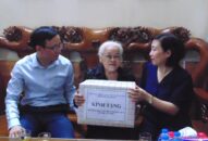 Đồng chí Đào Khánh Hà – Trưởng Ban Tuyên giáo Thành ủy thăm, tặng quà các gia đình chính sách