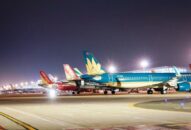 Giá vé máy bay tăng cao trở lại