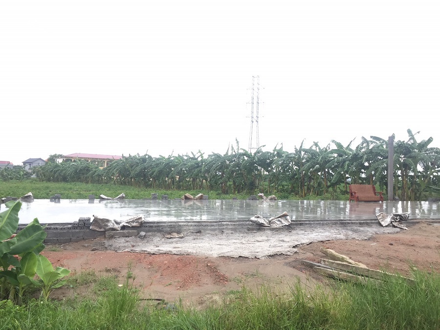 Ông San tự ý đổ bê tông và dựng cột bê tông cốt thép trái phép