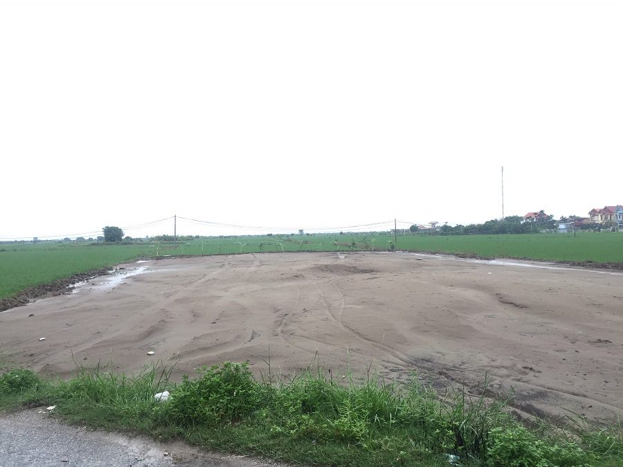 Bà Phạm Thị Nhung, thôn Xuân Cát cũng tự ý chuyển đổi 300 m2 đất nông nghiệp để xây lò sấy thóc và nông sản