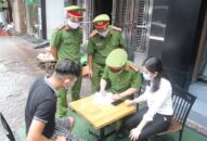 Phường Hàng Kênh, quận Lê Chân ra quân xử phạt các trường hợp vi phạm không đeo khẩu trang tại nơi công cộng