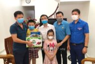 Thăm hỏi, tặng quà các gia đình y bác sĩ tình nguyện hỗ trợ tại thành phố Đà Nẵng