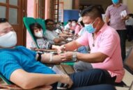 Khối thi đua các ban, cơ quan Thành ủy: Hơn 200 người tình nguyện hiến máu