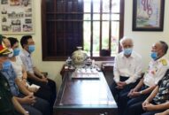 Lãnh đạo thành phố thăm, tặng quà người có công nhân dịp Quốc khánh
