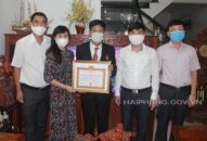 Phường Cát Dài, quận Lê Chân trao tặng Huy hiệu Đảng đợt 2/9/2020 tại nhà cho các Đảng viên