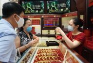 Giá vàng tuột dốc, người mua vàng lỗ nặng