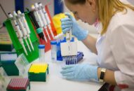 Thế giới có gần 22 triệu ca nhiễm, Ấn Độ là tâm dịch của châu Á