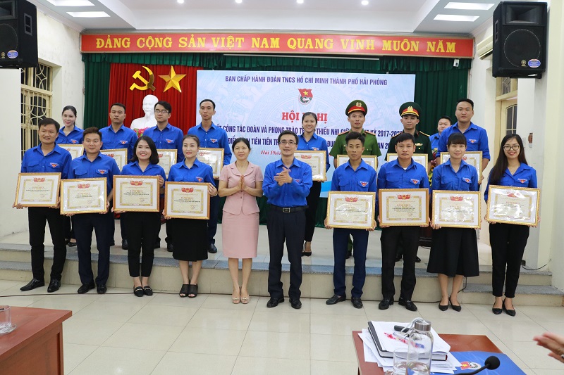 Biểu dương các điển hình tiêu biểu xuất sắc