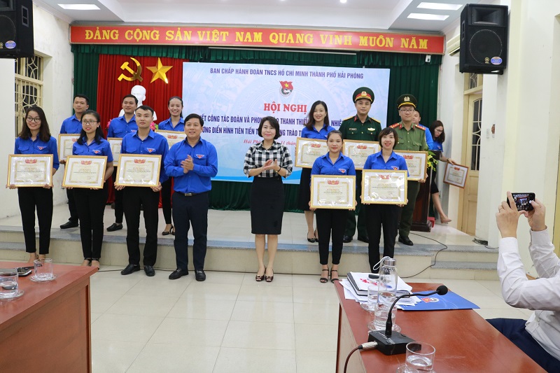 Biểu dương các điển hình tiêu biểu xuất sắc