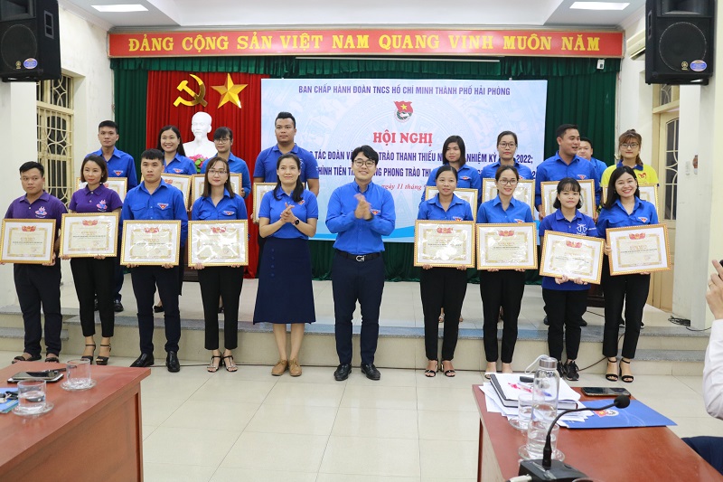 Biểu dương các điển hình tiêu biểu xuất sắc