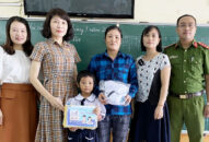 Người dân gửi thư cảm ơn Công an phường Niệm Nghĩa và Trường Tiểu học Võ Thị Sáu, quận Lê Chân