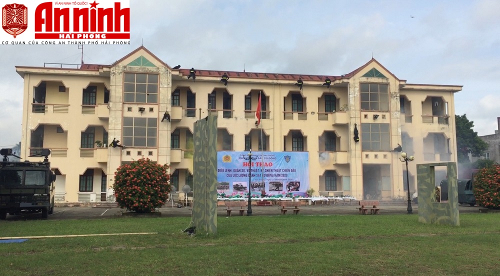 Tiểu đoàn Cảnh sát Cơ động thực hiện kỹ thuật đổ bộ xuống dây xuôi, ngược, ngang, chạy trên tường