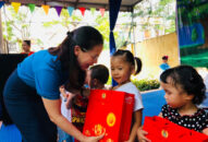 Liên đoàn Lao động thành phố dành 5.000 suất quà tặng con CNVCLĐ hoàn cảnh khó khăn nhân dịp Tết trung thu 2020.