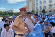 Tuyên truyền về TTATGT cho gần 2.000 cán bộ, giáo viên và học sinh trường THPT Trần Phú