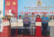 Gắn biển công trình “Dãy phòng học tập” tại Trường Tiểu học Thành Tô, quận Hải An