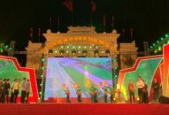 Biểu diễn hoạt cảnh chèo và các làn điệu dân ca ca ngợi thành tựu đổi mới của thành phố