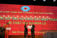 Công ty CP Nhựa Thiếu niên Tiền Phong: Ủng hộ đồng bào miền Trung 300 triệu đồng